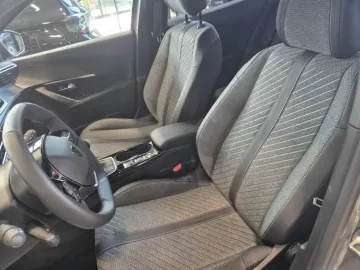 Car image 37