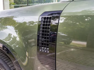 Car image 32