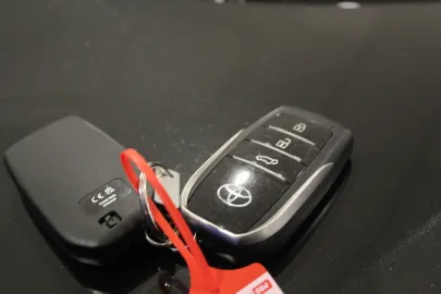 Car image 24