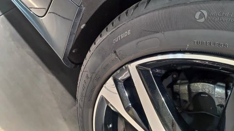 Car image 28