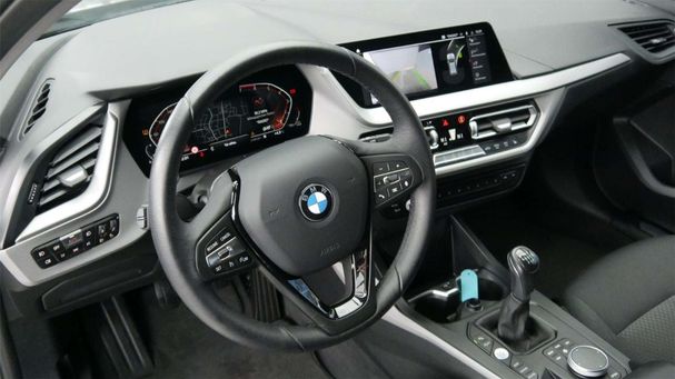 BMW 118i 100 kW image number 10