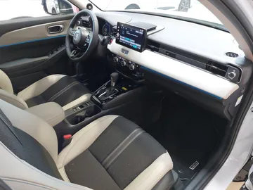 Car image 19
