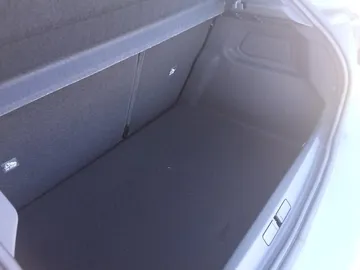 Car image 28