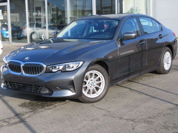 BMW 320i 135 kW image number 1