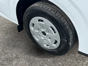 Car image 27