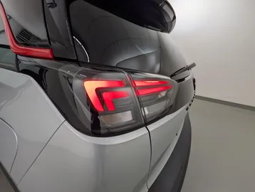 Car image 32