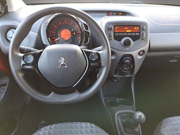 Car image 12