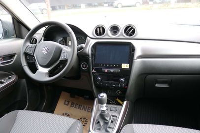 Car image 12