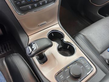 Car image 16