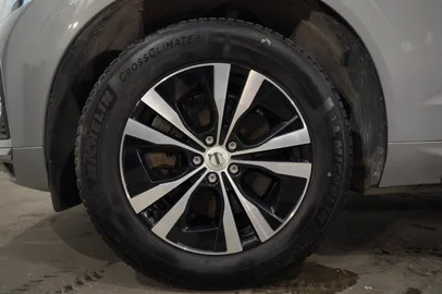 Car image 25