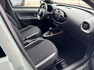 Car image 11