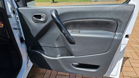 Car image 30