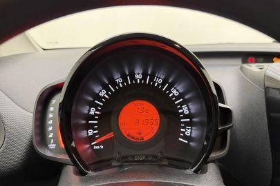 Car image 26