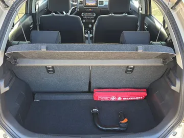 Car image 14