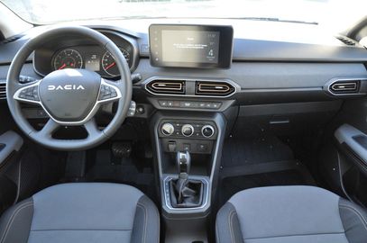 Car image 12