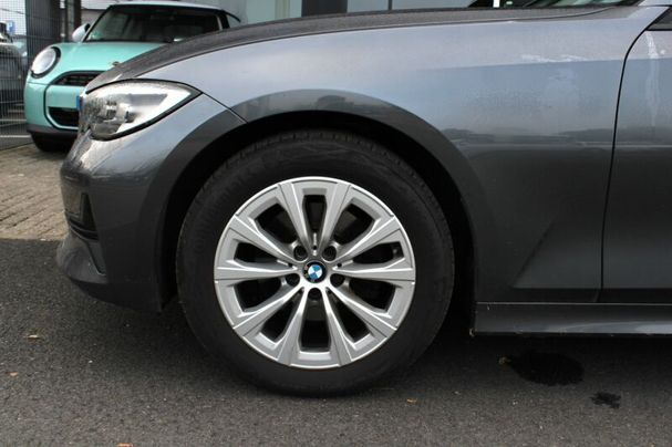 BMW 320d Touring Advantage 140 kW image number 12