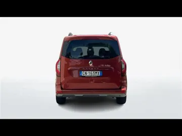 Car image 17