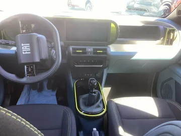 Car image 19