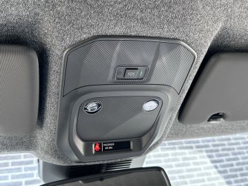 Car image 32