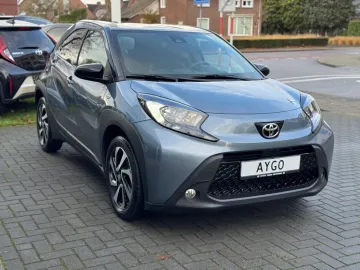 Car image 2