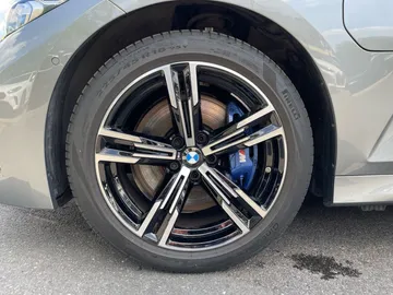 Car image 37
