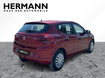 Car image 4