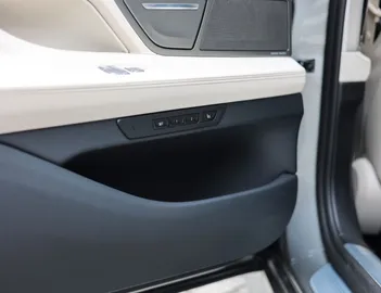 Car image 49