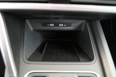 Car image 33