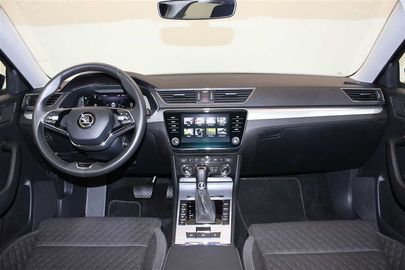 Car image 11