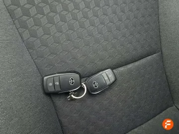 Car image 26