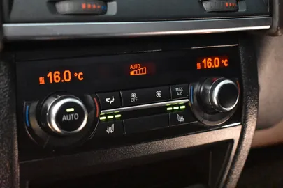 Car image 32