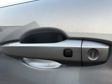 Car image 33