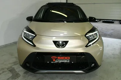 Car image 4