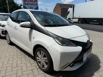 Car image 2
