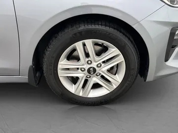 Car image 29