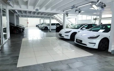 Car image 24