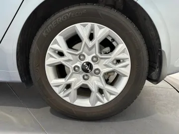 Car image 25