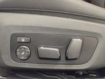 Car image 33
