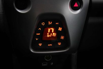 Car image 35