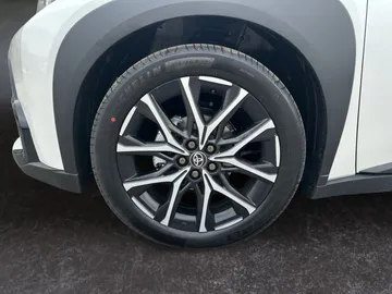 Car image 18
