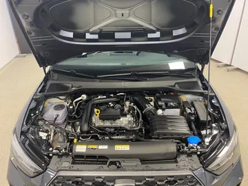 Car image 32