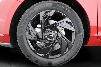 Car image 13