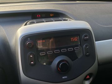 Car image 14