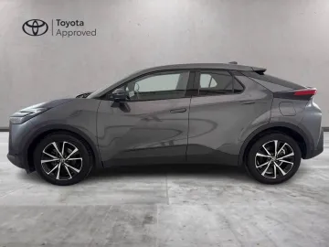 Car image 4