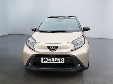 Car image 3