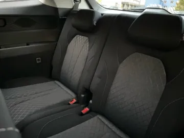 Car image 36