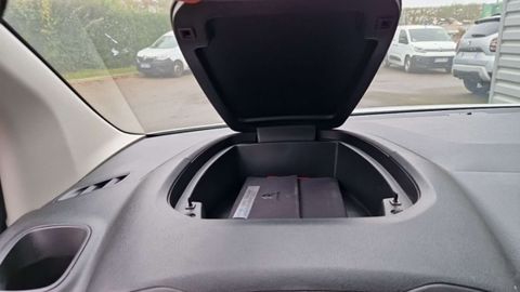 Car image 31