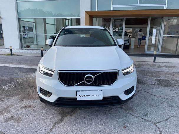 Volvo XC40 1.5 T2 Momentum 95 kW image number 3