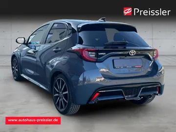 Car image 3