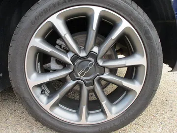 Car image 19
